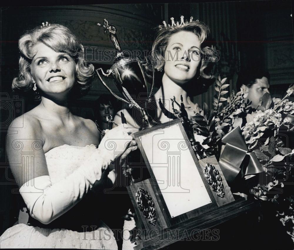 1963 Press Photo Miss Massachusetts Lila Louise Saldani Trophy - RSL00591 - Historic Images