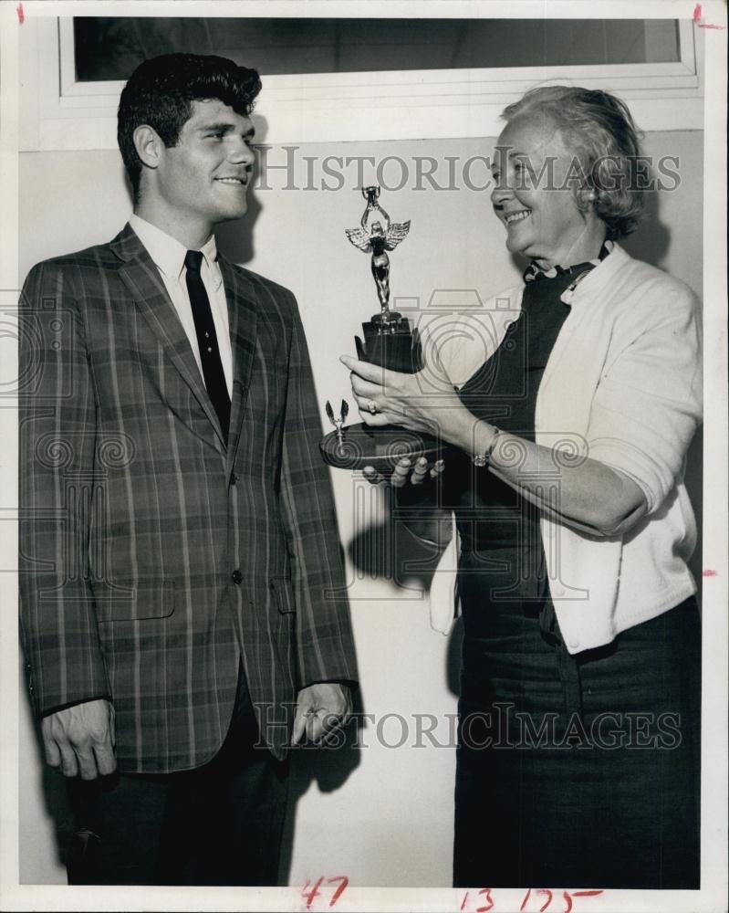 1967 Press Photo Speech Contest Winner Bill Osborne Catherine Wood - RSL63565 - Historic Images