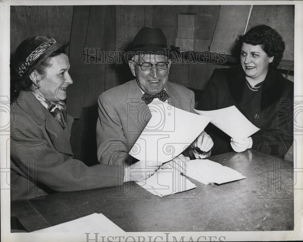 1953 Press Photo Horse trainers Doris LeTourneau &amp; Linda Martin, Tom Benner - Historic Images