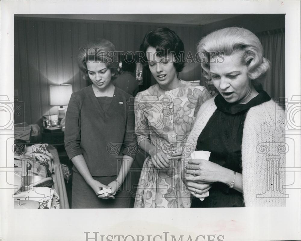 1964 Press Photo Mrs William Bryan Rogers Former Betty Bradbeer Mother&#39;s Home - Historic Images