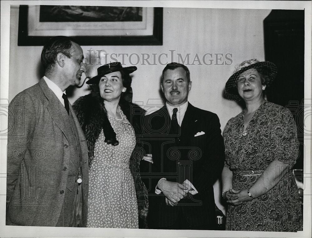 1940 Press Photo Author Van Wyck Mason, Mr & Mrs Theodore Pitman - RSL90321 - Historic Images