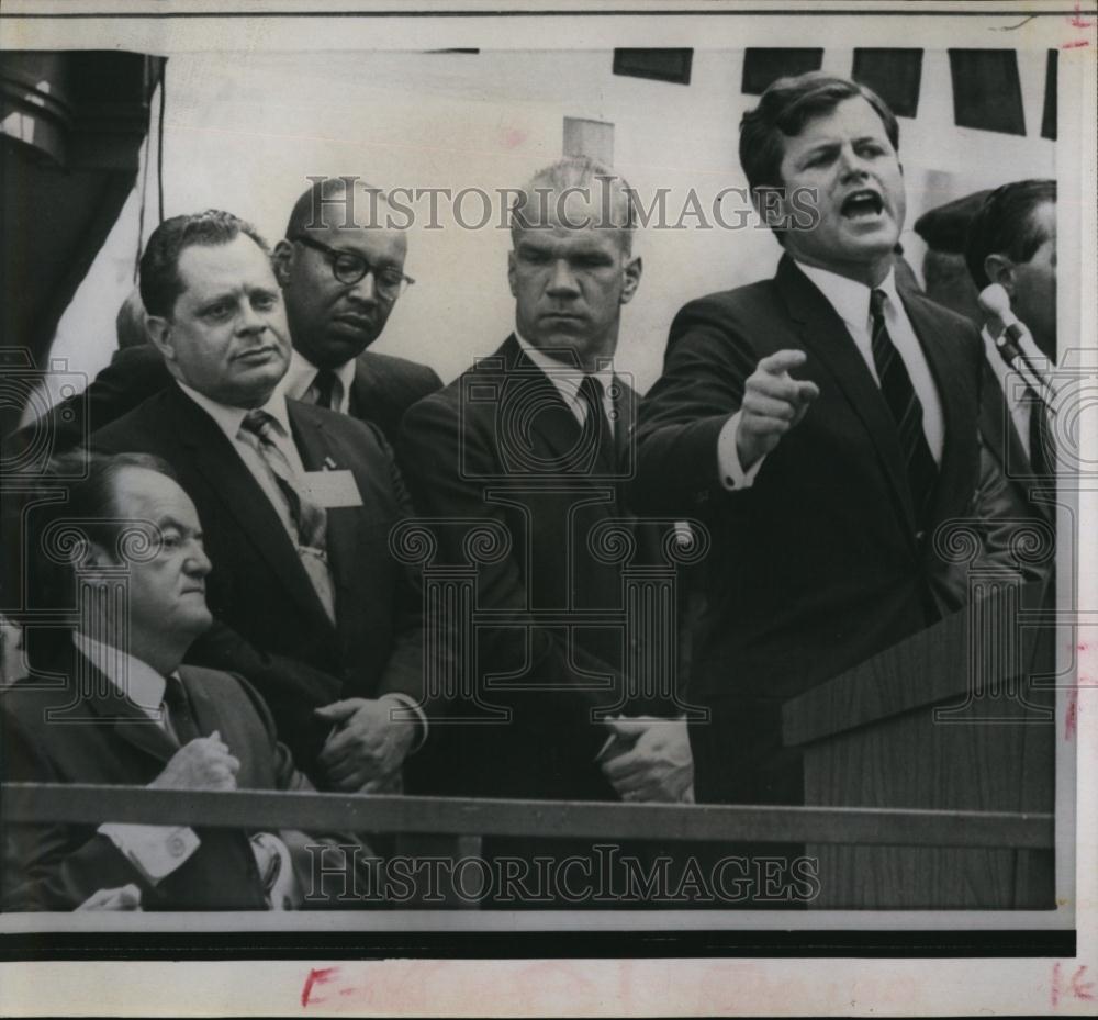 Press Photo senEdward &quot;Ted&quot; M Kennedy during speech - RSL95391 - Historic Images
