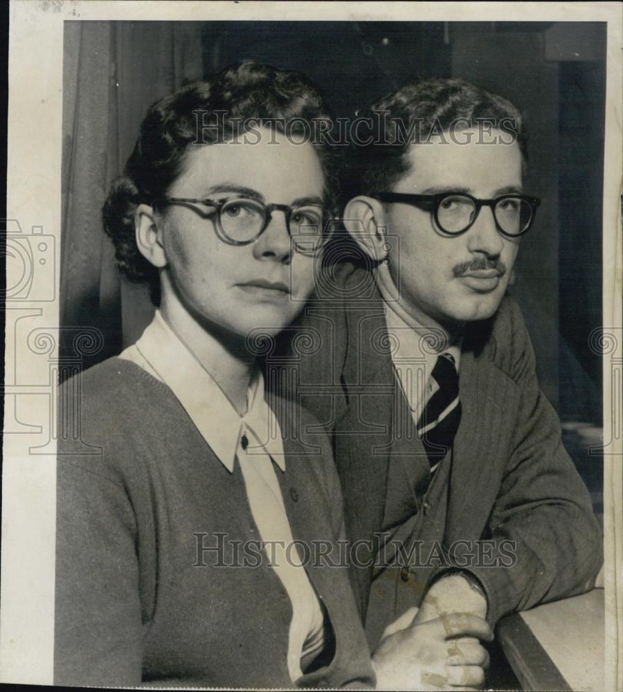 1954 Press Photo Dr Joseph Cort, Scientist With Wife, Ruth - RSL02585 - Historic Images