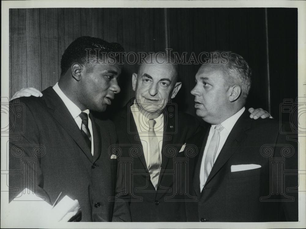 1962 Press Photo George Swartz of Boston Greet Floyd Patterson World Heavyweight - Historic Images