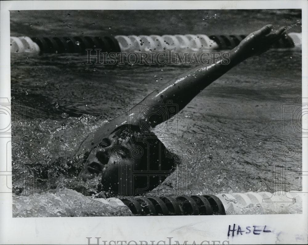 1978 Press Photo Lori Van Farowe, Swimming Backstroke, Clearwater Florida - Historic Images