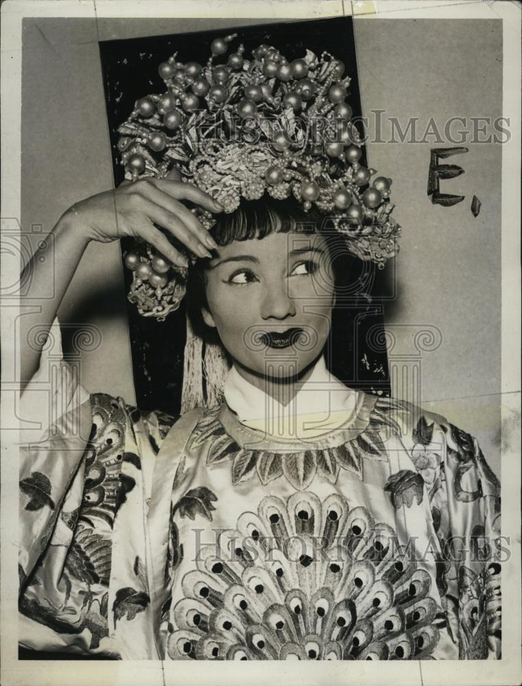 1937 Press Photo Model Constance Carpenter Displaying Clothes - RSL42961 - Historic Images