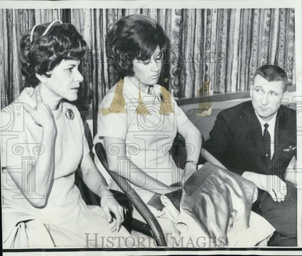 1968 Press Photo Stewardess Polly Achay &amp; Irene Guntin on Hijacked Plane - Historic Images