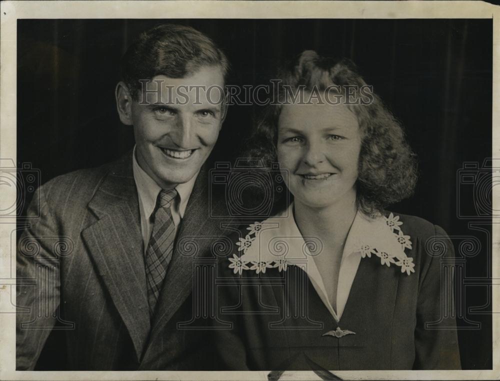 1942 Press Photo Reginald Hunter Newcastle England Marion Chishom bride - Historic Images