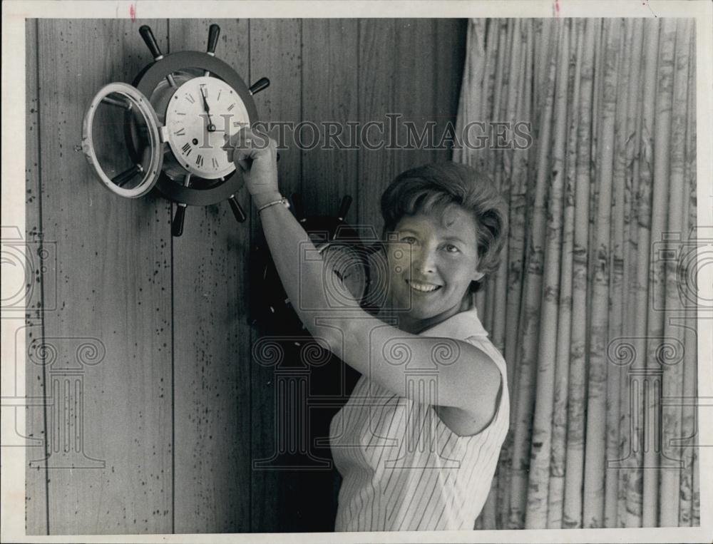 1967 Press Photo Betty Miley gave her husband Capt Norman a Newfoundland clock - Historic Images