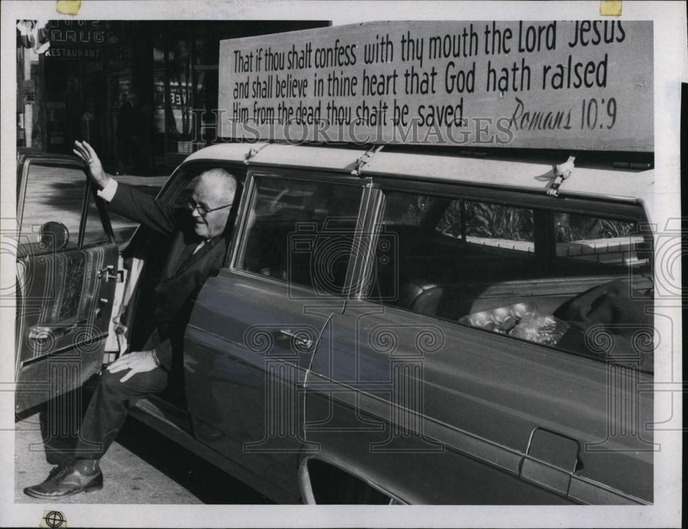 1971 Press Photo Chester Tilton Apostle of Jesus Catholic - RSL97857 - Historic Images