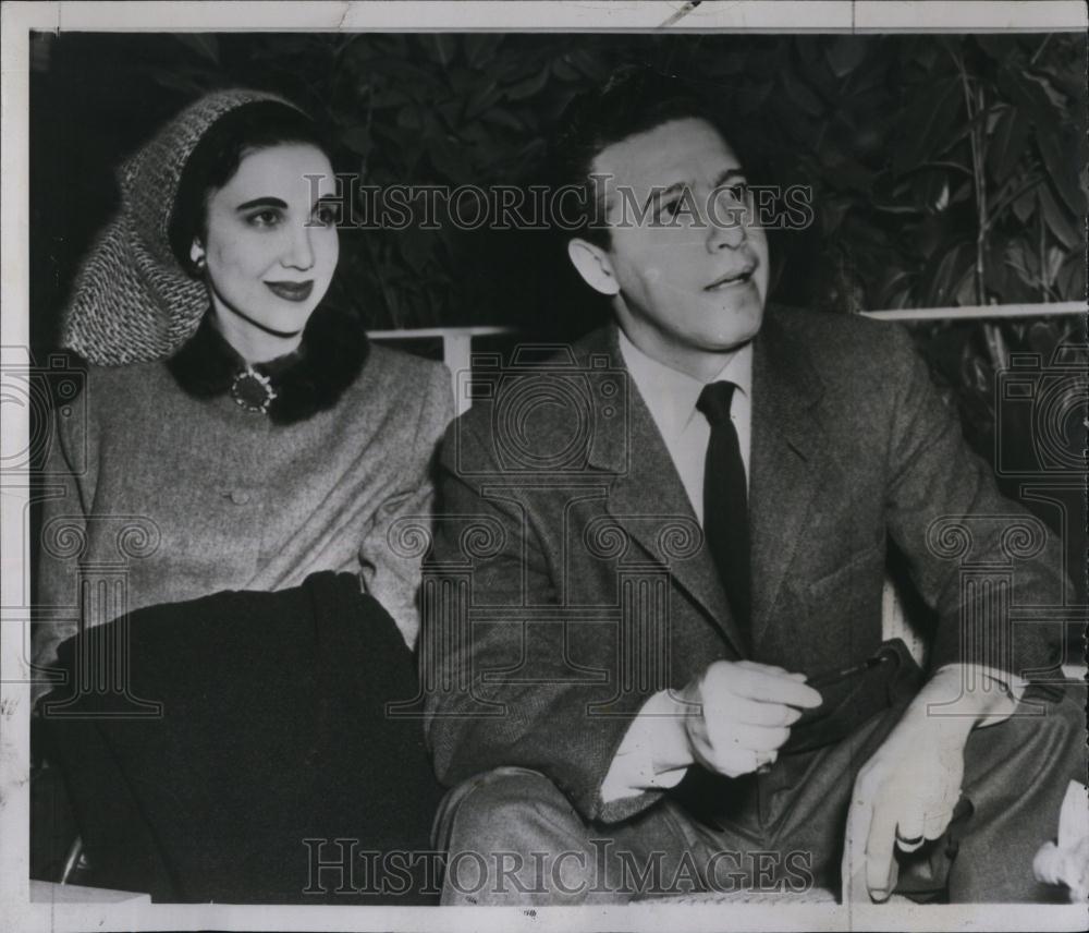 1953 Press Photo David Poleri Opera singer with wife Jan walked off stage - Historic Images