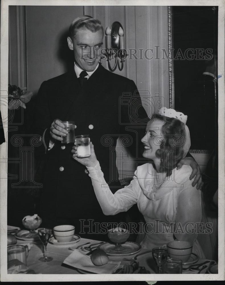 1946 Press Photo Mr &amp; Mrs Edward J McMormack - RSL45473 - Historic Images