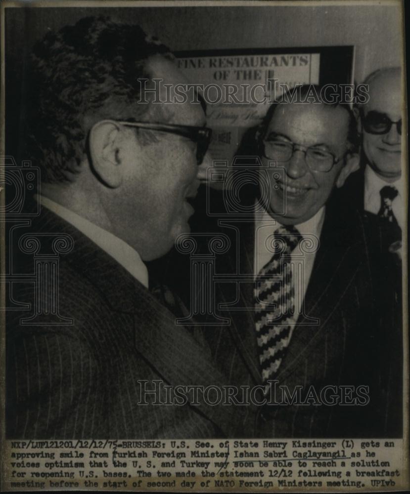 1975 Press Photo Henry Kissinger, Ishan Sabri Caglayangil, Turkey - RSL93913 - Historic Images