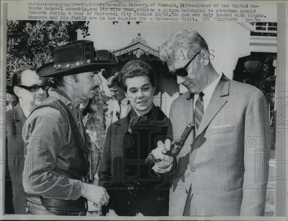 1967 Press Photo Corneliu Manescu of Rumania,Presof UN GenAssembly with wife - Historic Images
