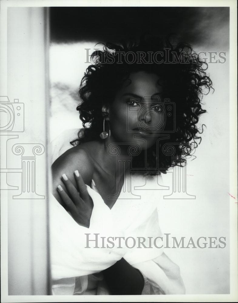 Press Photo American Actress Shari Belafonte Poses Health Tennis Corporation - Historic Images