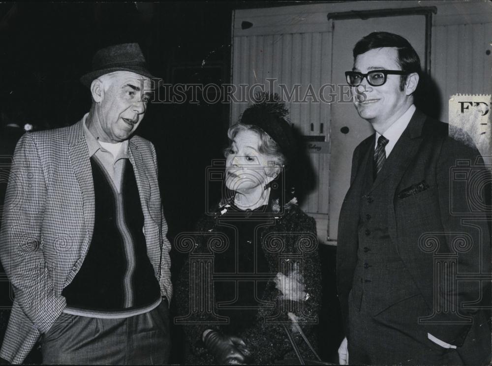 1971 Press Photo Helen Hayes,dir George Seaton, pro Ross Hunter "Airport" - Historic Images