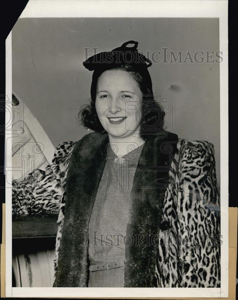 1947 Press Photo British Golfer Maureen Ruttle Arrives In New York - RSL63067 - Historic Images