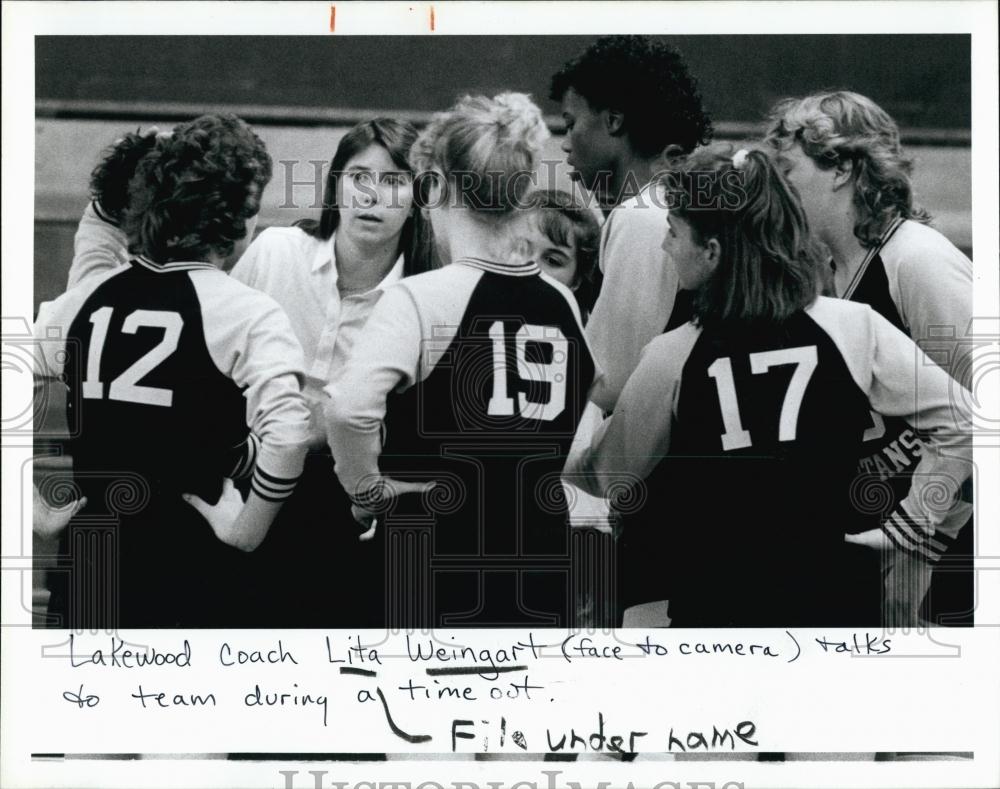 1987 Press Photo Lakewood Volleyball Coach lita Weingart - RSL67943 - Historic Images