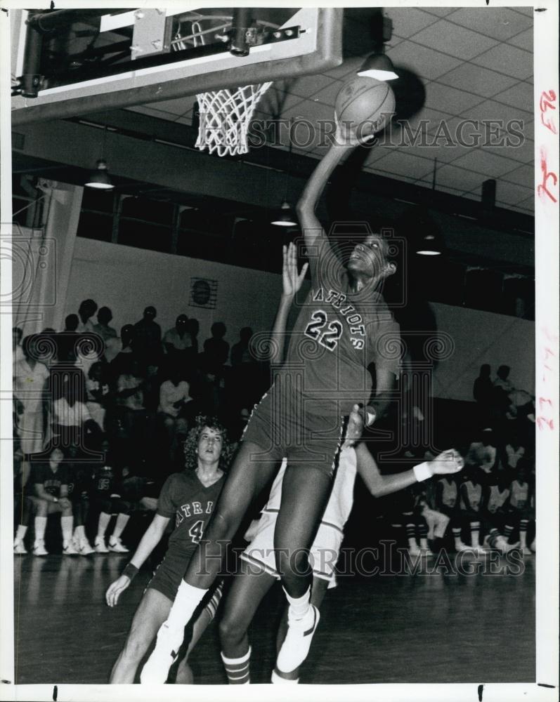 1982 Press Photo Pinellas Park's center, leading scorer Nikki Davis - RSL64573 - Historic Images