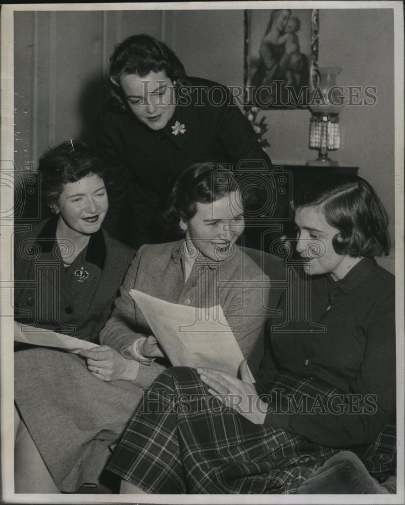 1959 Press Photo Miss Barbara Brine Mrs John McCliskey Thomas J Sweeney - Historic Images