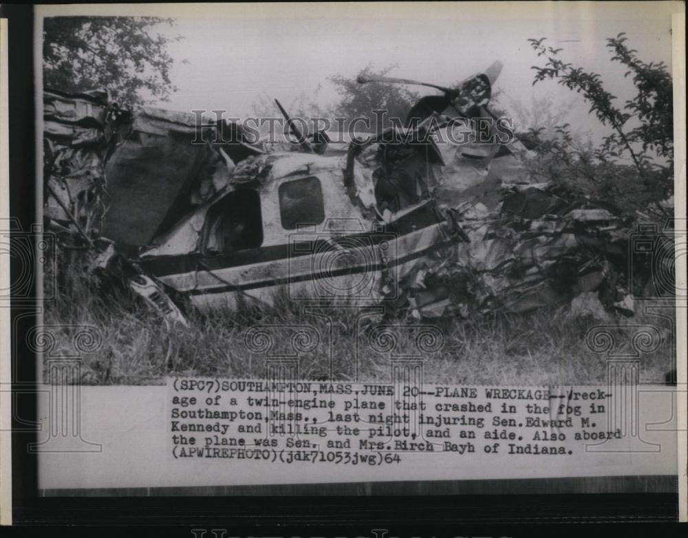 1964 Press Photo Plane Wreckage twin engine Southapton Mass Sen Edward Kennedy - Historic Images