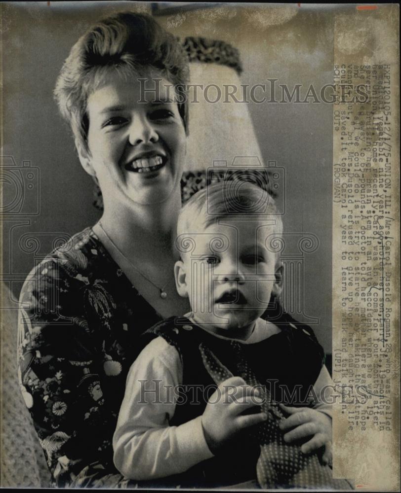 1975 Press Photo Accident victim and medical miracle Carol Rogman with son Larry - Historic Images