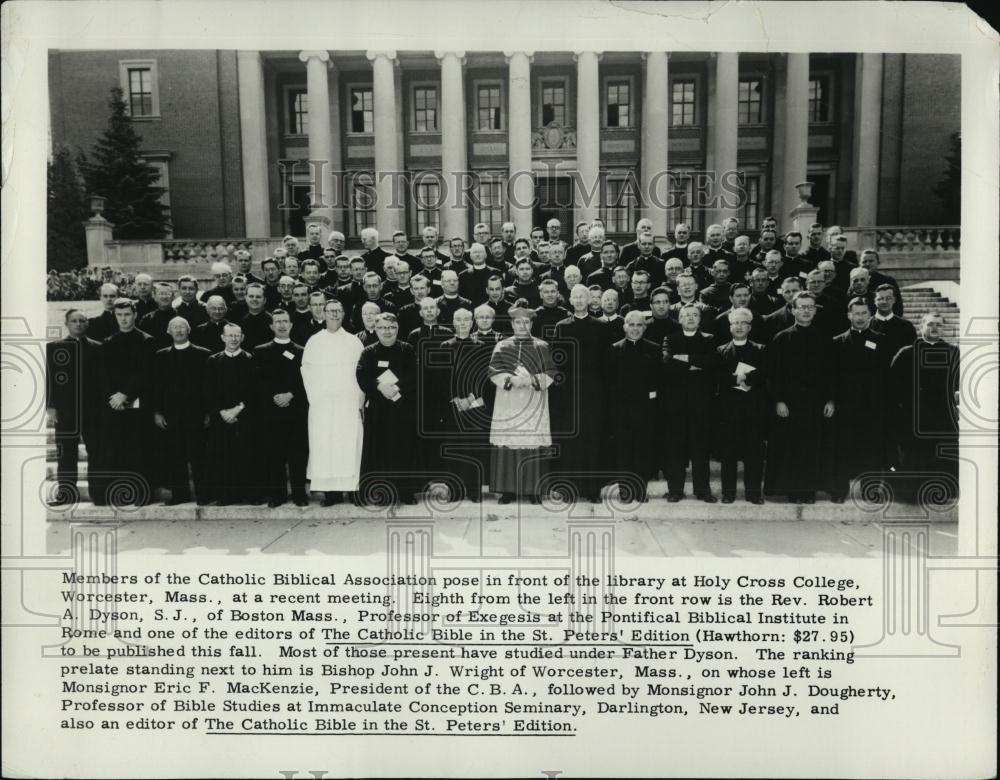 1958 Press Photo members of CBA pose in front of library at Holy Cross College - Historic Images