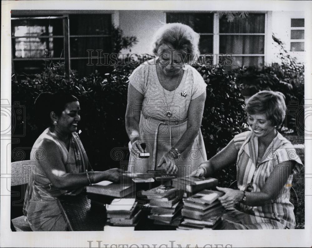 1978 Press Photo Mona Jain, Cele Niffenegger, Sandy Barnett AAUW membership - Historic Images