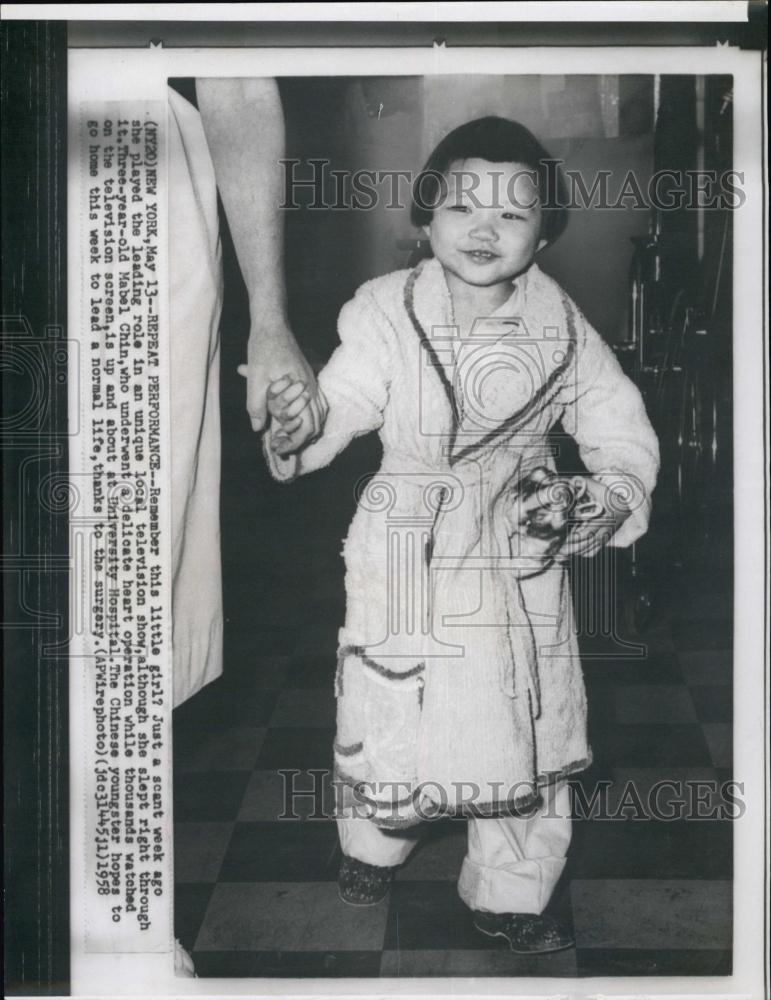 1958 Press Photo Mabel Chin underwent delicate heart operation on television - Historic Images