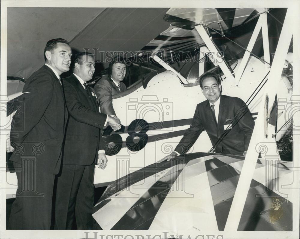 1967 Press Photo 1931 WACO f-2 Bi-Plane Logan International Hotel Edward King - Historic Images