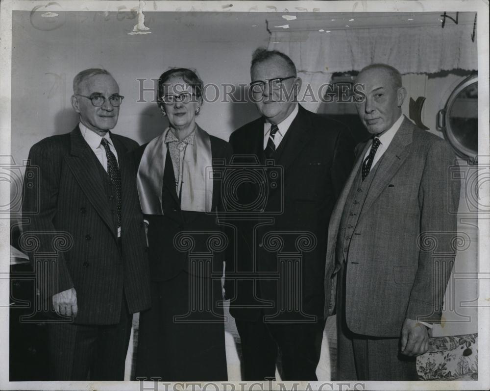 1957 Press Photo Dr &amp; Mrs M Spellman &amp; J Curley &amp; Dr J Seth - RSL85981 - Historic Images