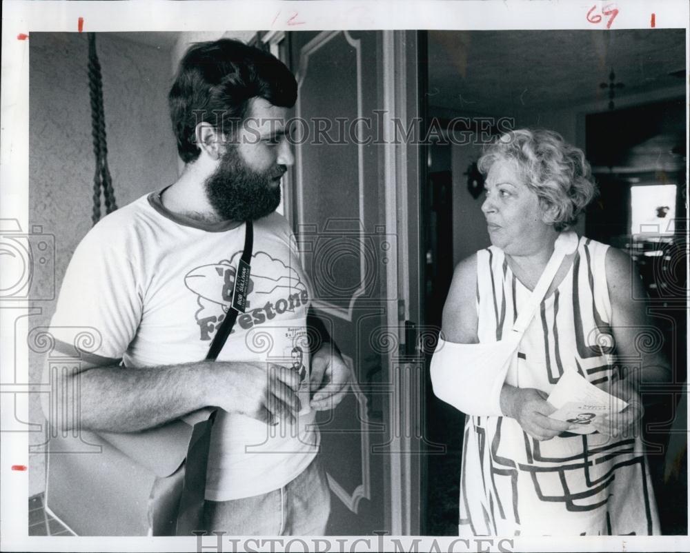 1982 Press Photo Bob Sullivan Candidate for disk Carmelina Kedrusha - RSL66691 - Historic Images