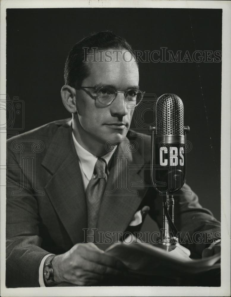 1956 Press Photo Radio host for weekly discussion/debate programs Dwight Cooke - Historic Images