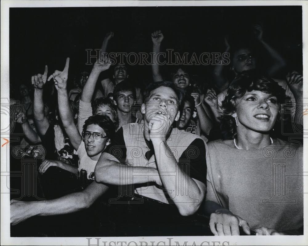1983 Press Photo "The Police" fans at concert at the Pittsburgh Coliseum - Historic Images