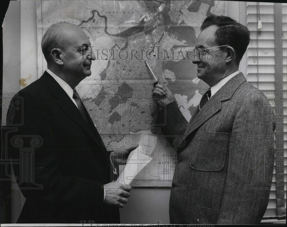 1956 Press Photo George Swartz and Dr Augustine McGarry Discuss Salk Vaccine - Historic Images