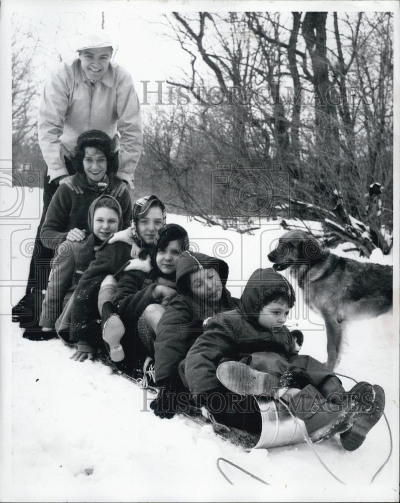 1962 Press Photo George C Lodge, wife Nancy, and their children - RSL03933 - Historic Images