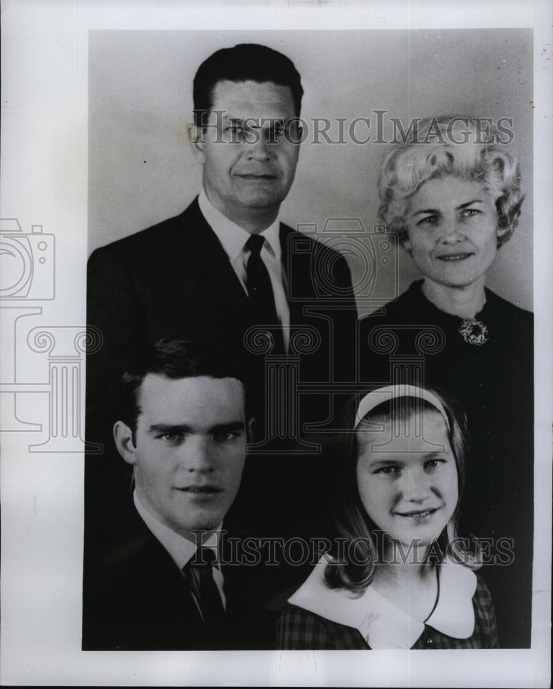 1968 Press Photo Rev Robert Ziemer &amp; family of Toledo, Ohio - RSL91391 - Historic Images