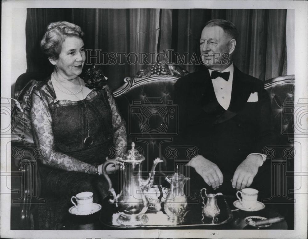 1943 Press Photo Secretary of the Navy and Mrs Frank Knox - RSL85057 - Historic Images