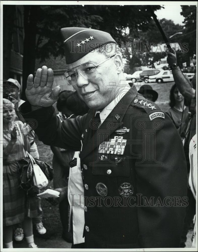 1993 Press Photo General Colin Powell visits Medford Magnet School - RSL45177 - Historic Images