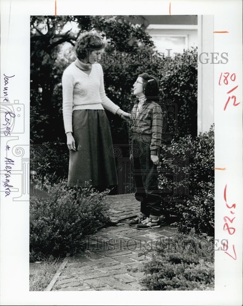 1982 Press Photo Joanne Rogers, Alexandra, Daughter Alexandra - RSL65447 - Historic Images