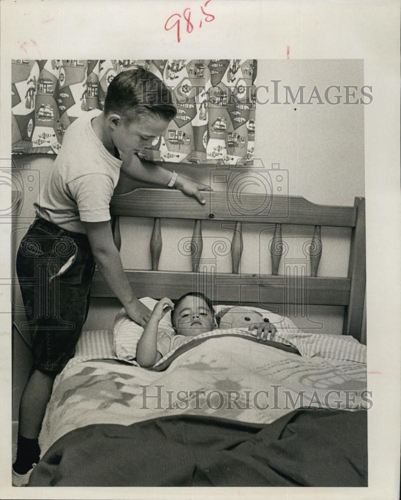 1963 Press Photo Mark Cardenas saved from drowning by brother Rickey &amp; neighbor - Historic Images