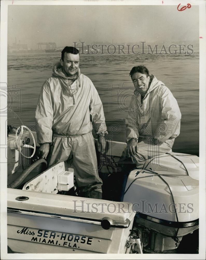 1983 Press Photo Boat Racers Howard Weiler Ed Joyce Set Speed Record New York - Historic Images