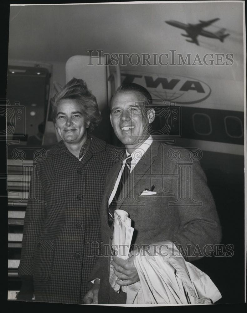 1966 Press Photo Mr & Mrs Francis W Sargent Lt Gov Elect of Mass - RSL79425 - Historic Images