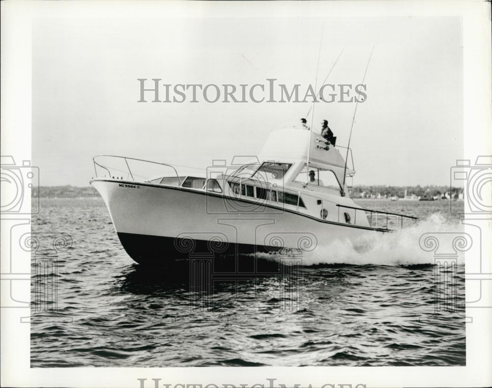 Press Photo The Pearson 37 express cruiser made from highly efficient Fiberglass - Historic Images