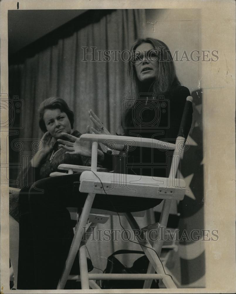 1975 Press Photo Pat Carbine Gloria Seinem on Television show - RSL80659 - Historic Images