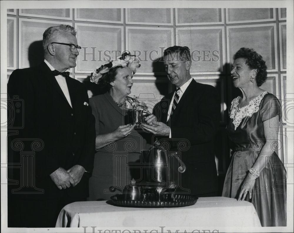 1959 Press Photo John Moran, Mrs P Keating, Mrs, Doyle Arthur Doyle &amp; wife - Historic Images