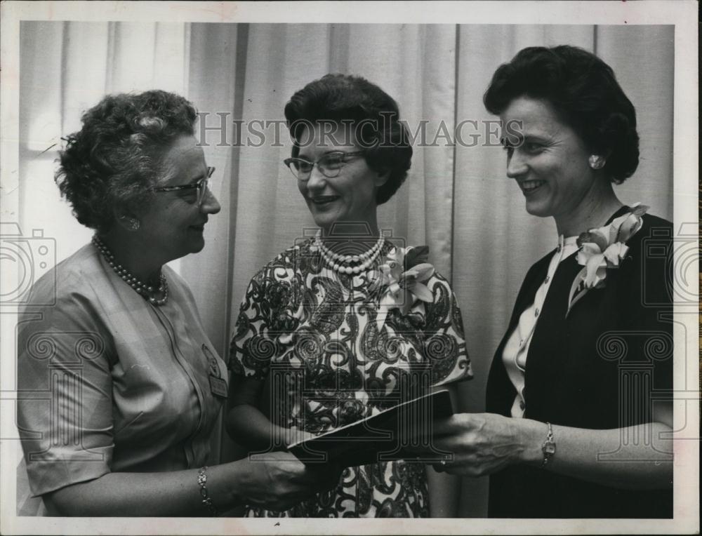 1963 Press Photo Hedwig Trepkus, Dorothy Luther, Margaret Millsap, Nursing - Historic Images