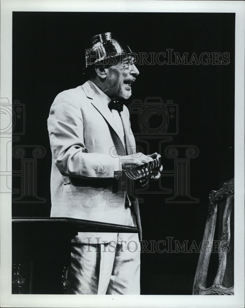 1966 Press Photo Comedian Mushna Skulnik On Stage - RSL43913 - Historic Images