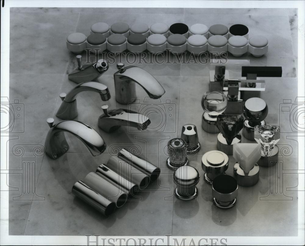 1988 Press Photo Faucets and fitting in different colors for kitchens - Historic Images