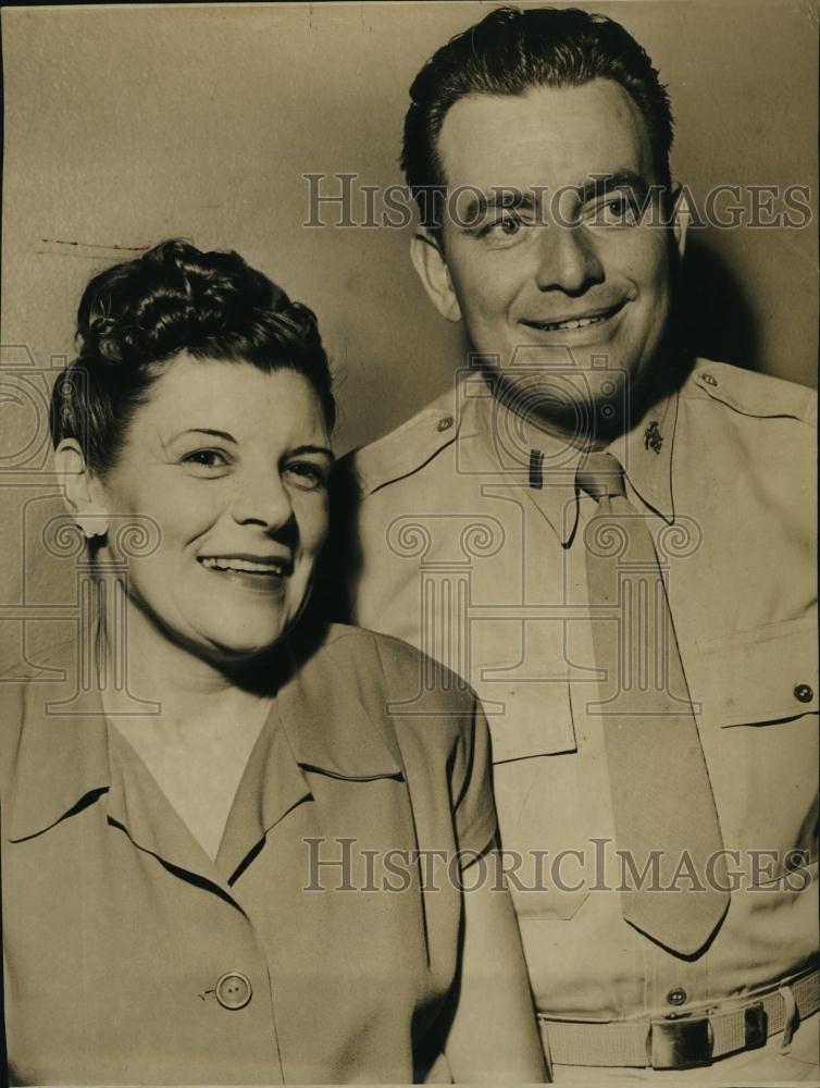 1945 Press Photo Lt Wilson W Overtur bride former Lee Hulbert - RSL91247 - Historic Images